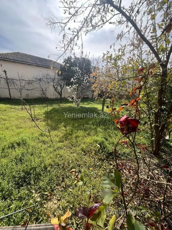 Satılır 7 otaqlı həyət evi 300 m²