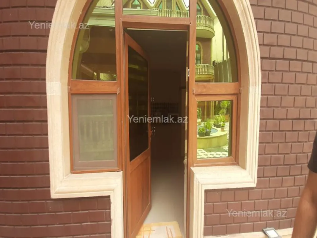 Satılır 7 otaqlı həyət evi 600 m²