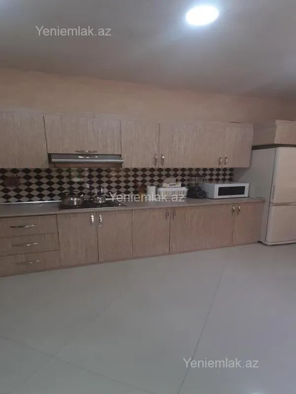 Satılır 7 otaqlı həyət evi 600 m²