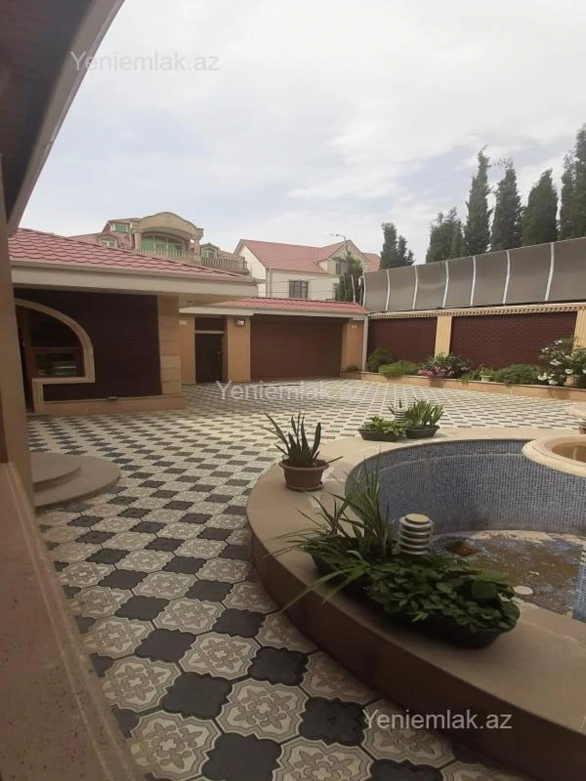 Satılır 7 otaqlı həyət evi 600 m²