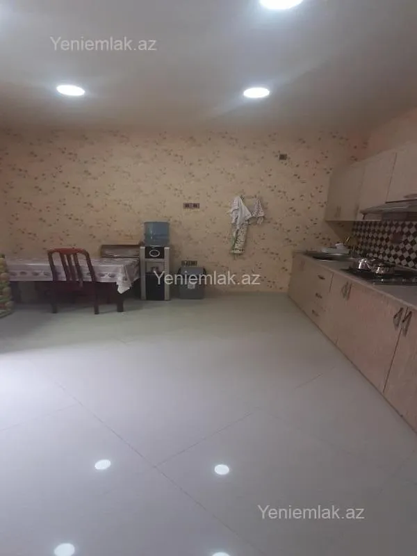 Satılır 7 otaqlı həyət evi 600 m²