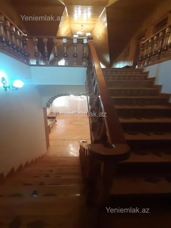 Satılır 7 otaqlı həyət evi 600 m²