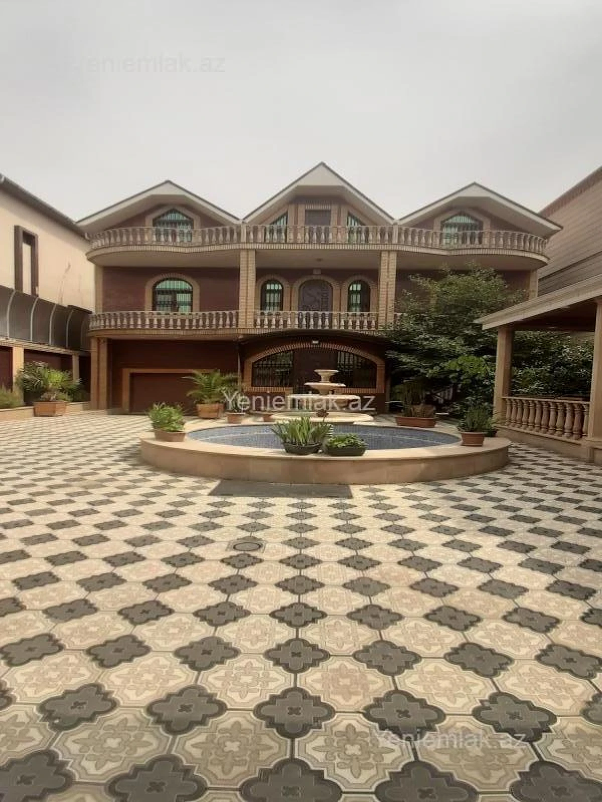 Satılır 7 otaqlı həyət evi 600 m²