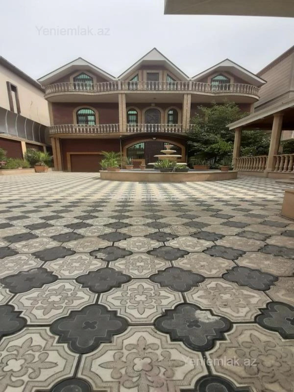 Satılır 7 otaqlı həyət evi 600 m²