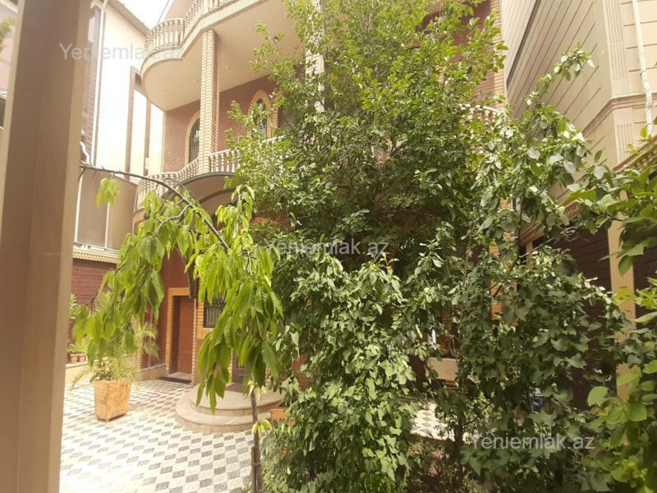 Satılır 7 otaqlı həyət evi 600 m²