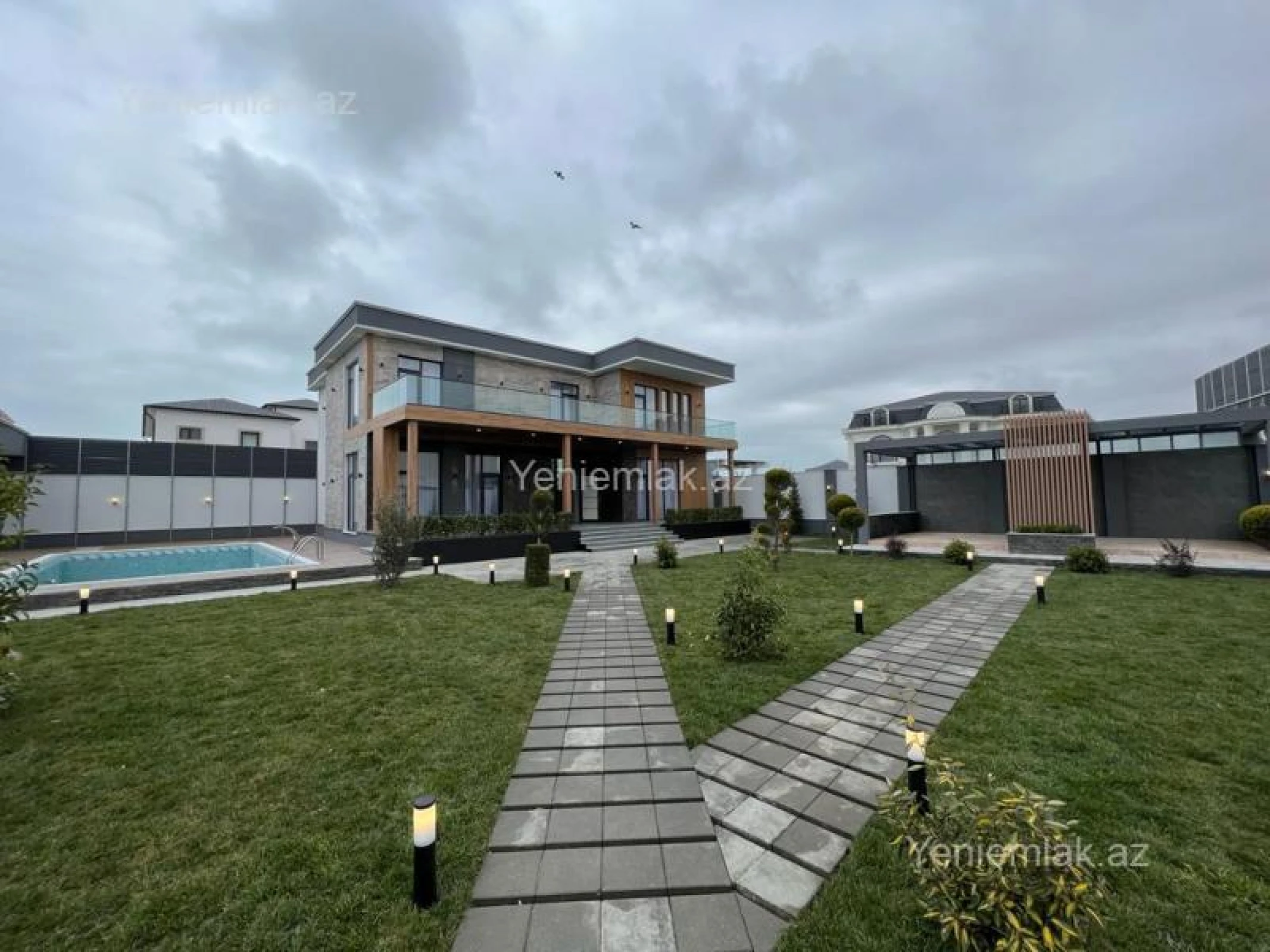 Satılır 7 otaqlı həyət evi 400 m²