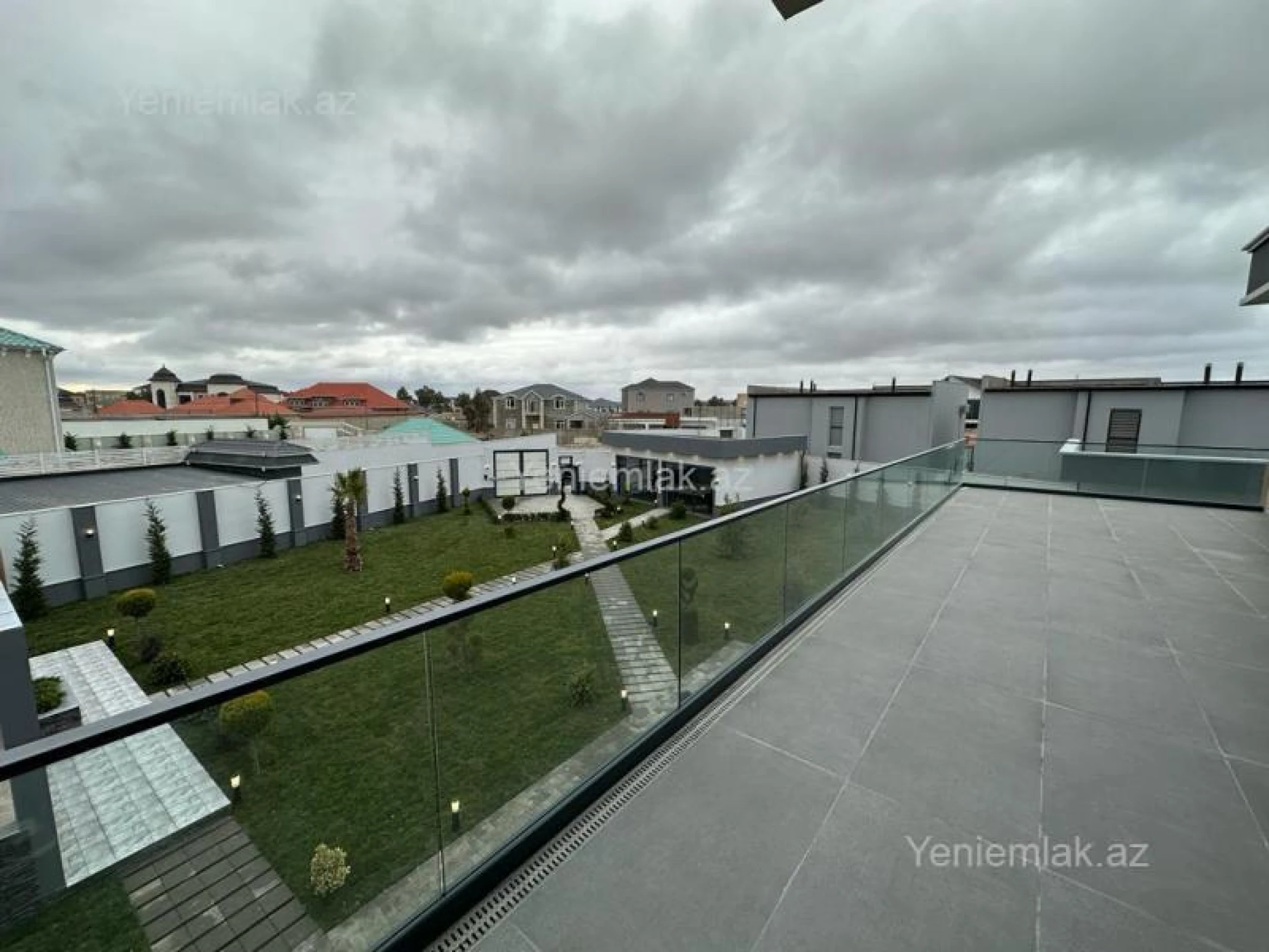 Satılır 7 otaqlı həyət evi 400 m²
