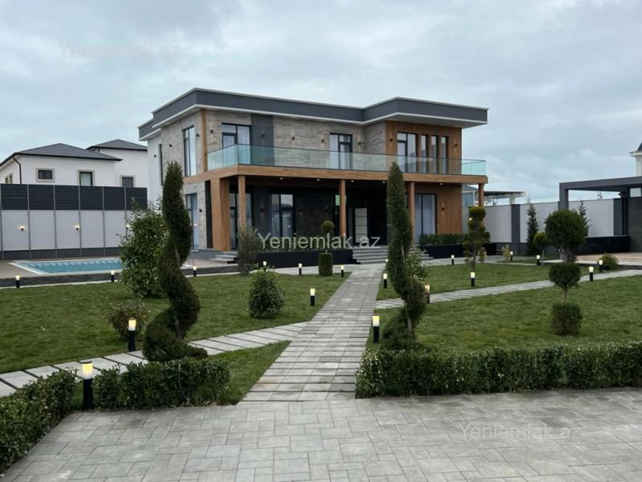 Satılır 7 otaqlı həyət evi 400 m²