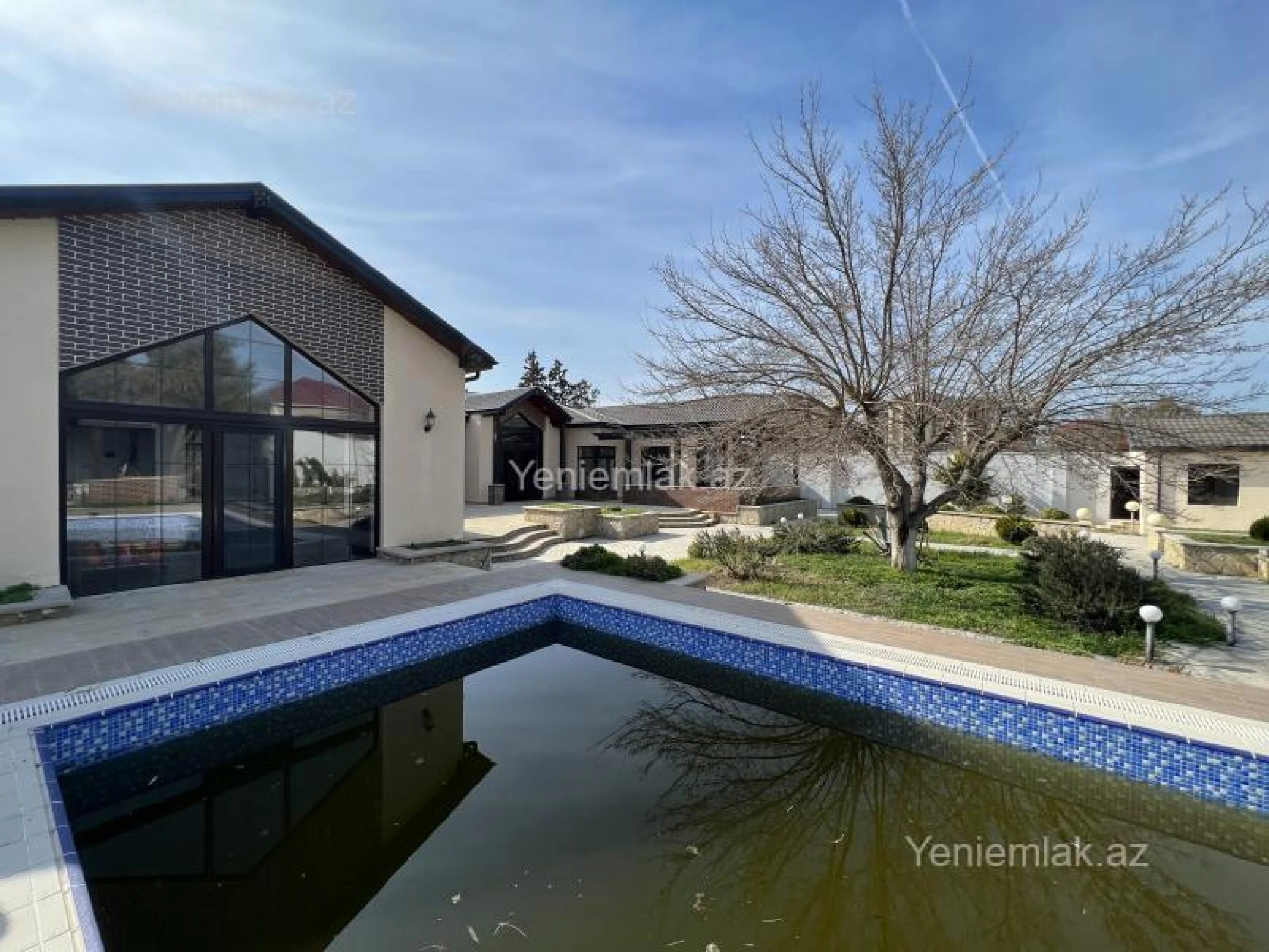 Satılır 6 otaqlı həyət evi 300 m²