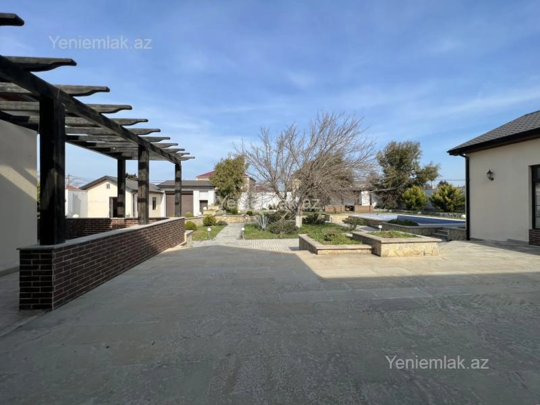 Satılır 6 otaqlı həyət evi 300 m²