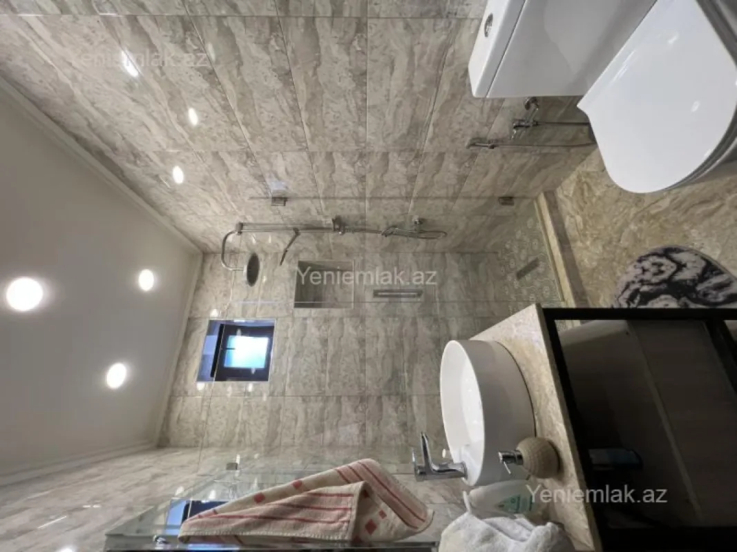 Satılır 6 otaqlı həyət evi 300 m²