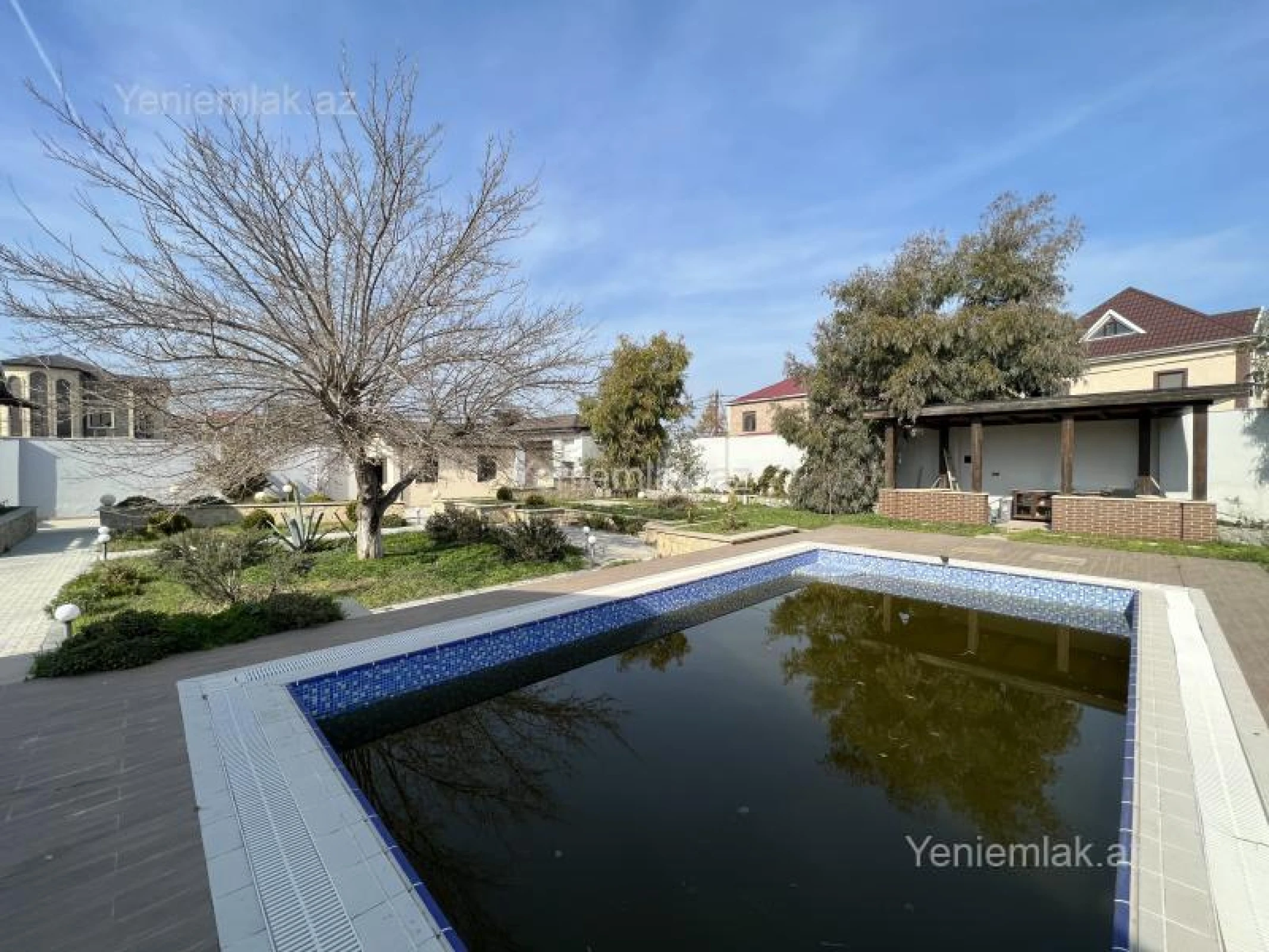 Satılır 6 otaqlı həyət evi 300 m²