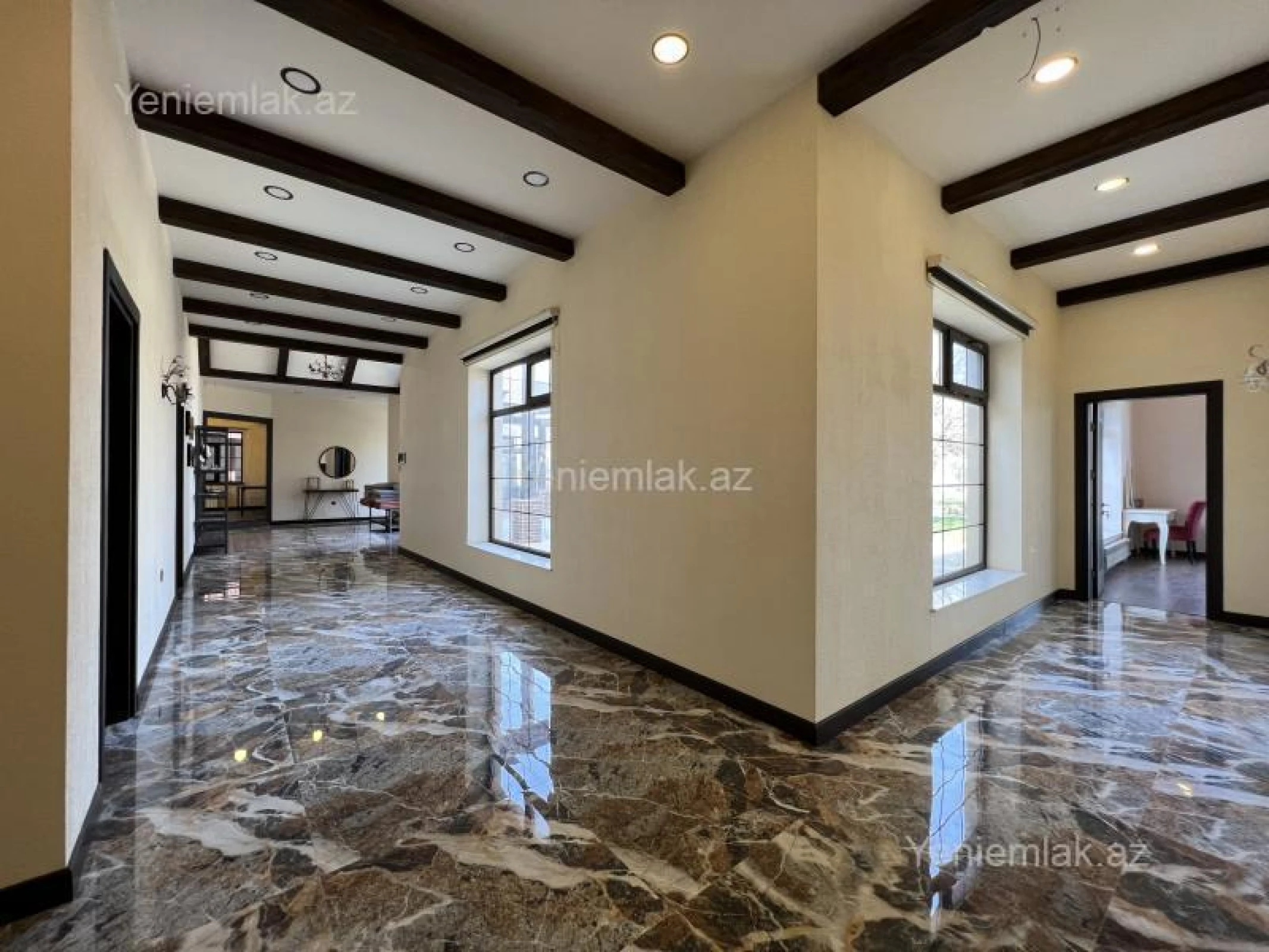 Satılır 6 otaqlı həyət evi 300 m²