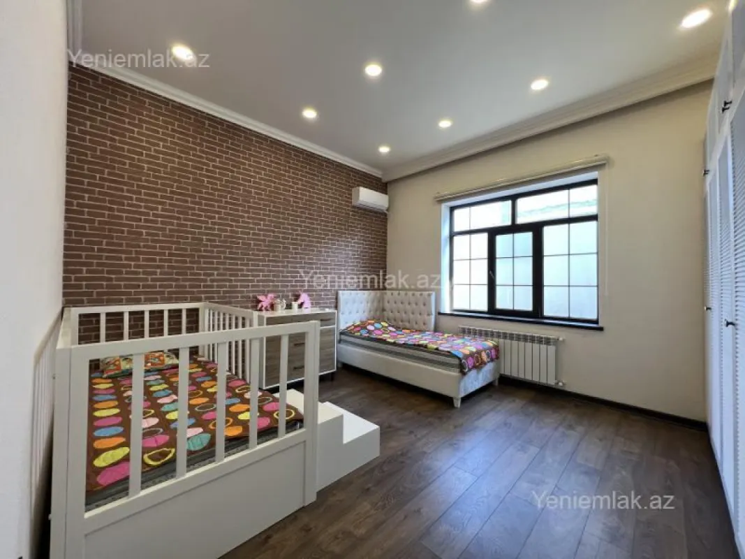 Satılır 6 otaqlı həyət evi 300 m²