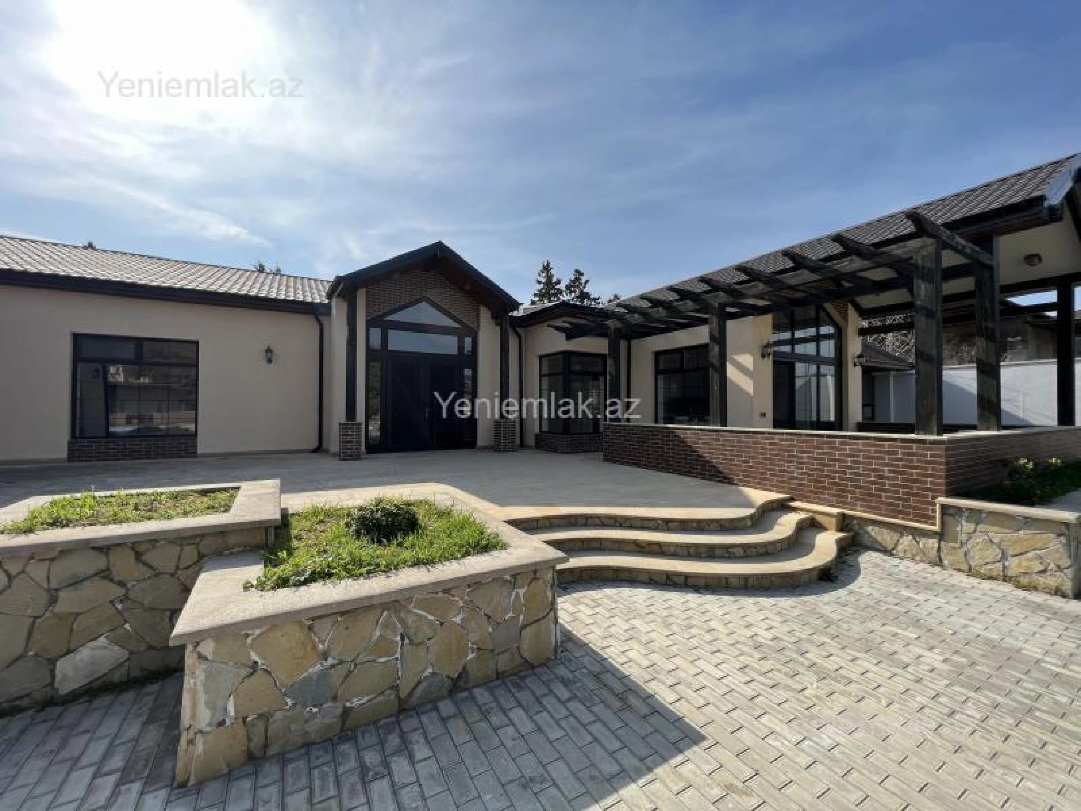 Satılır 6 otaqlı həyət evi 300 m²