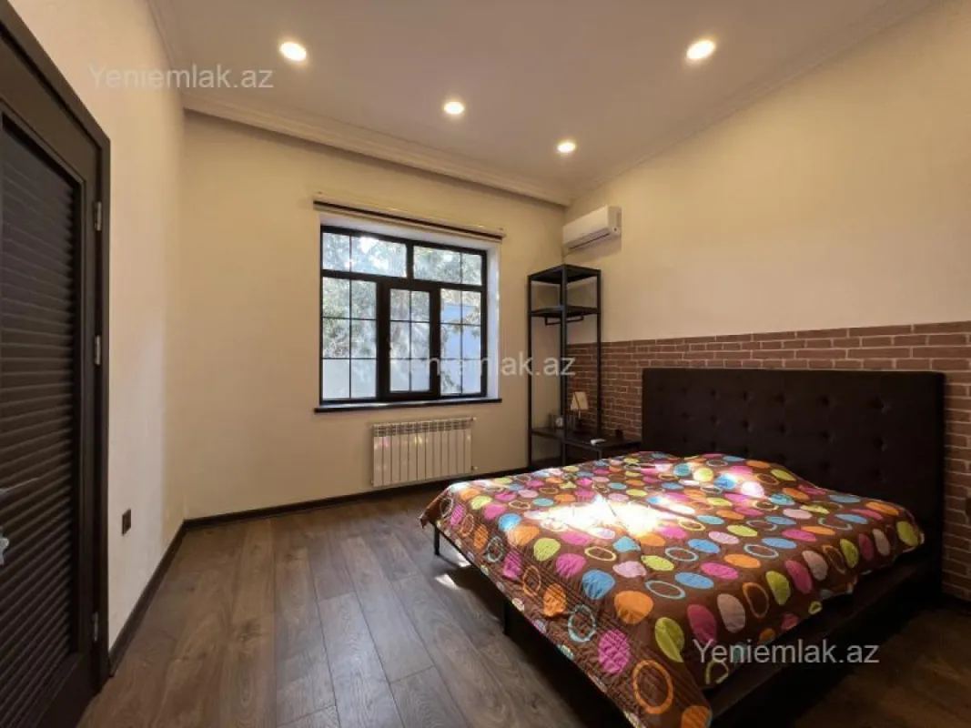 Satılır 6 otaqlı həyət evi 300 m²