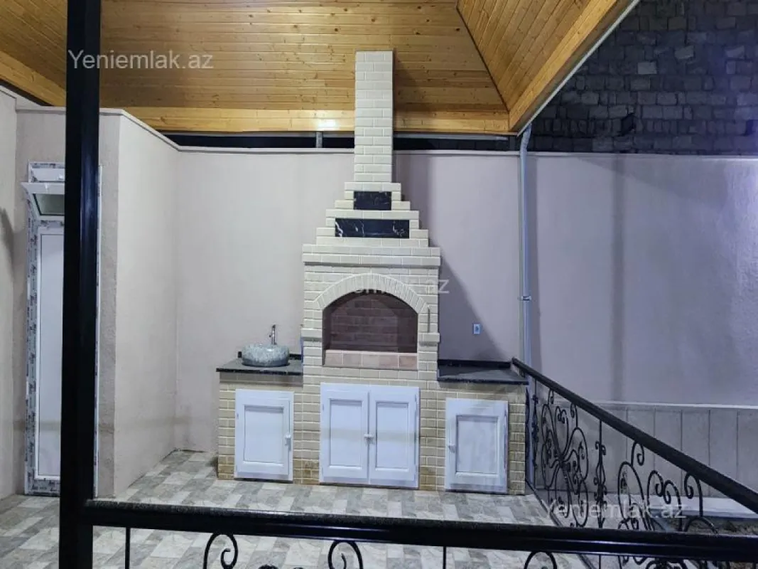 Satılır 6 otaqlı həyət evi 340 m²