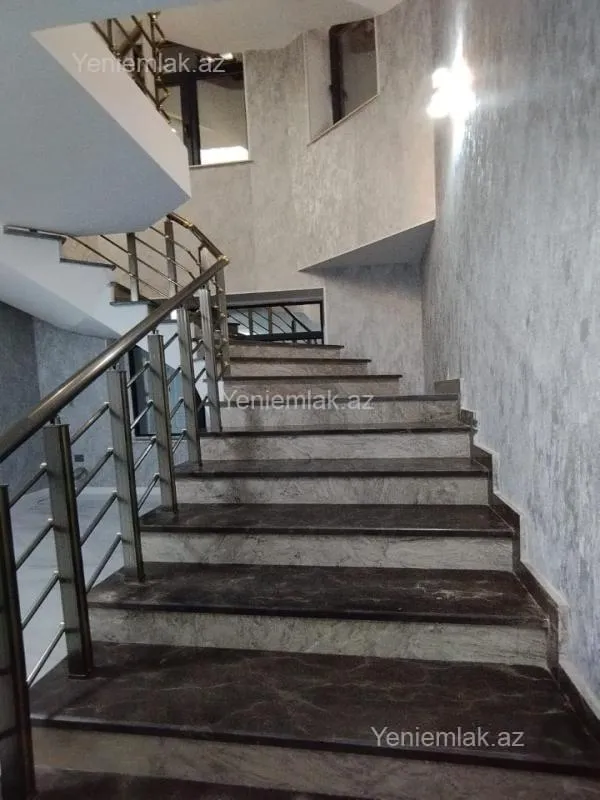 Satılır 6 otaqlı həyət evi 340 m²