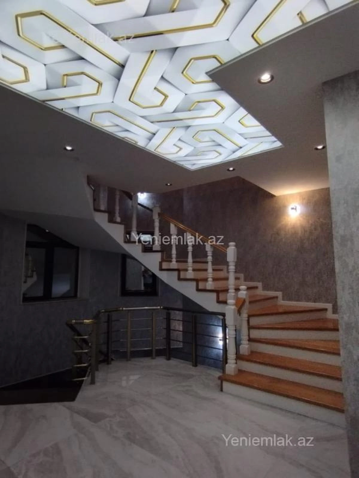 Satılır 6 otaqlı həyət evi 340 m²