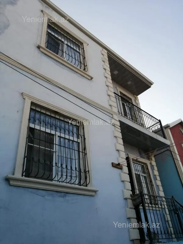 Satılır 4 otaqlı həyət evi 160 m²