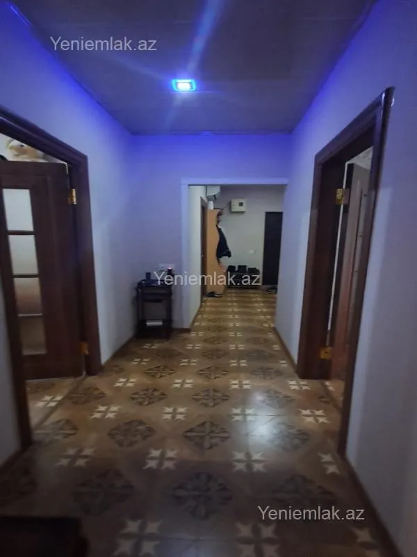 Satılır 5 otaqlı köhnə tikili 120 m²