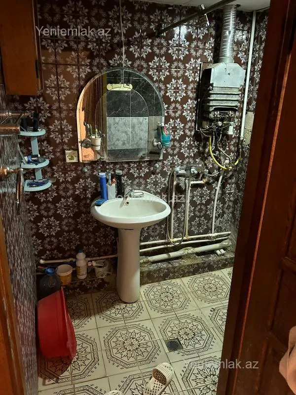 Satılır 5 otaqlı köhnə tikili 130 m²