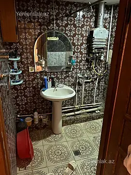 Satılır 5 otaqlı köhnə tikili 130 m²