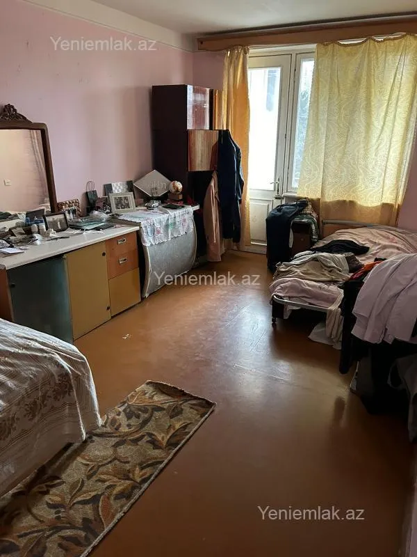 Satılır 5 otaqlı köhnə tikili 130 m²