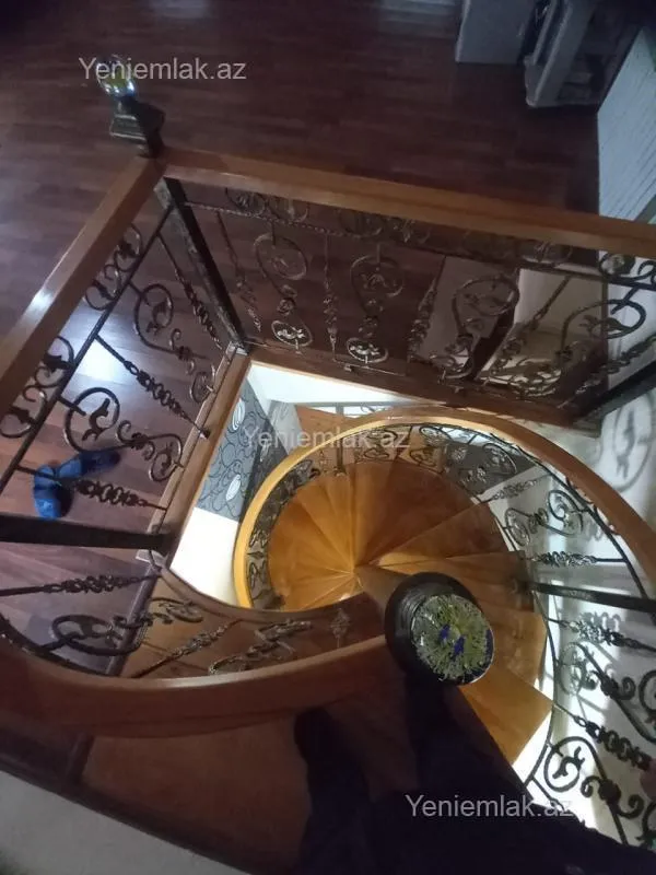 Satılır 6 otaqlı həyət evi 350 m²