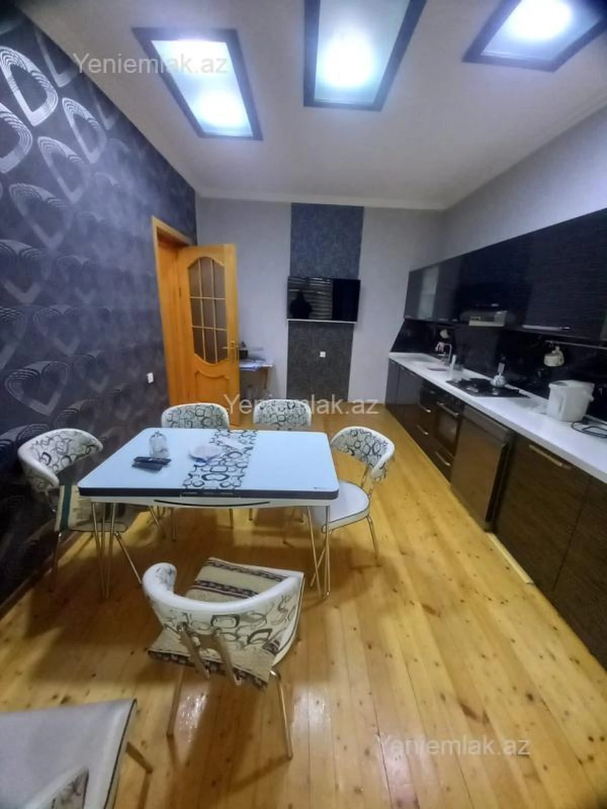 Satılır 6 otaqlı həyət evi 350 m²