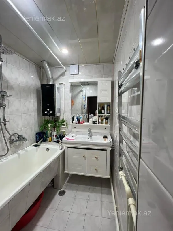 Satılır 4 otaqlı köhnə tikili 90 m²