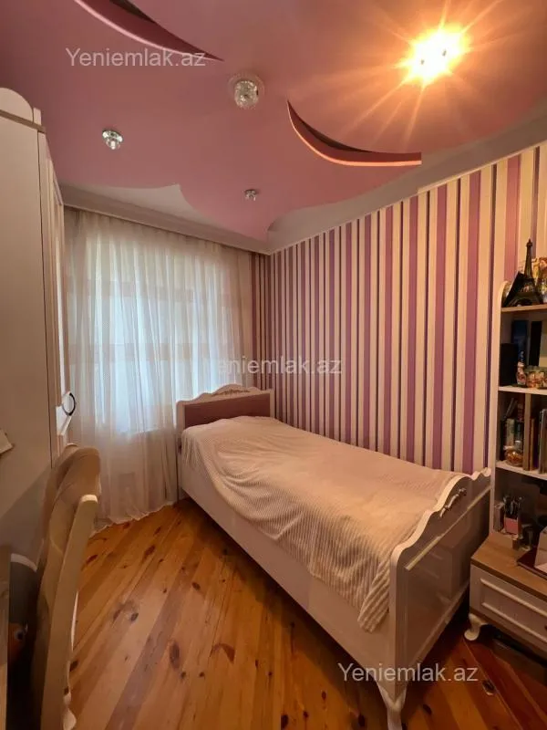 Satılır 4 otaqlı köhnə tikili 90 m²