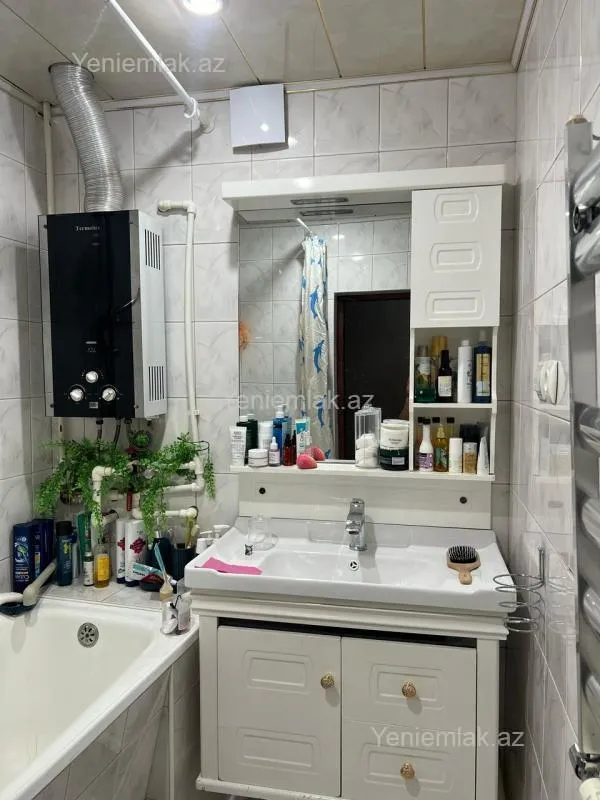 Satılır 4 otaqlı köhnə tikili 90 m²