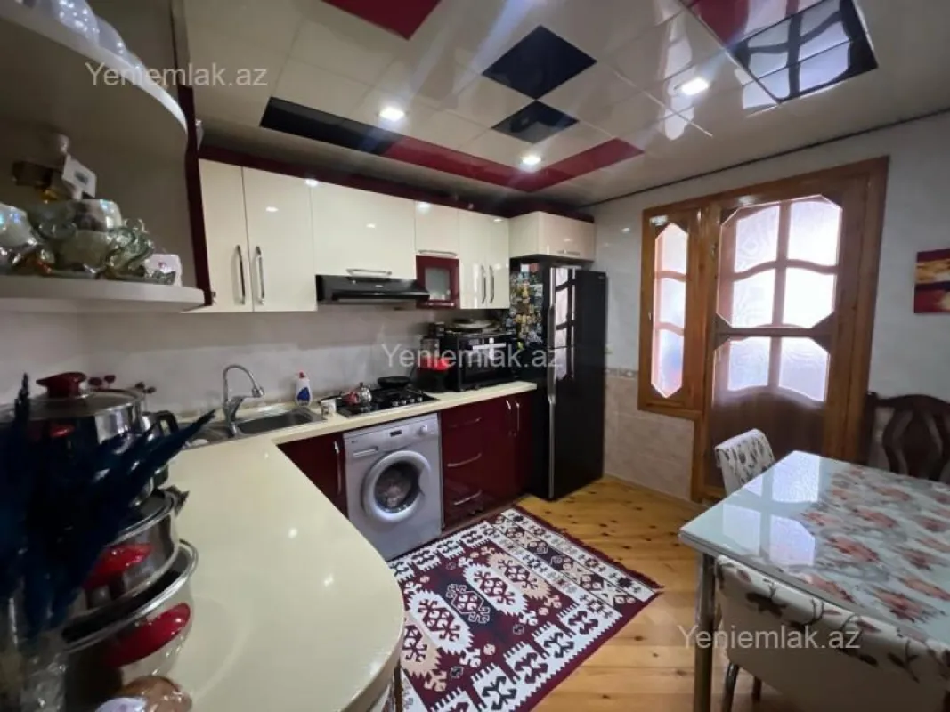 Satılır 4 otaqlı köhnə tikili 90 m²