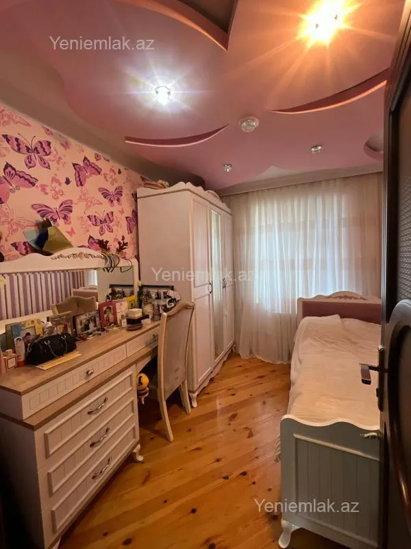 Satılır 4 otaqlı köhnə tikili 90 m²