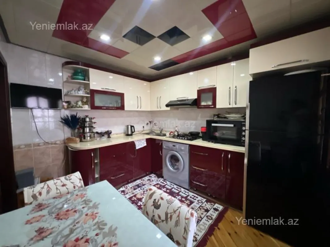 Satılır 4 otaqlı köhnə tikili 90 m²