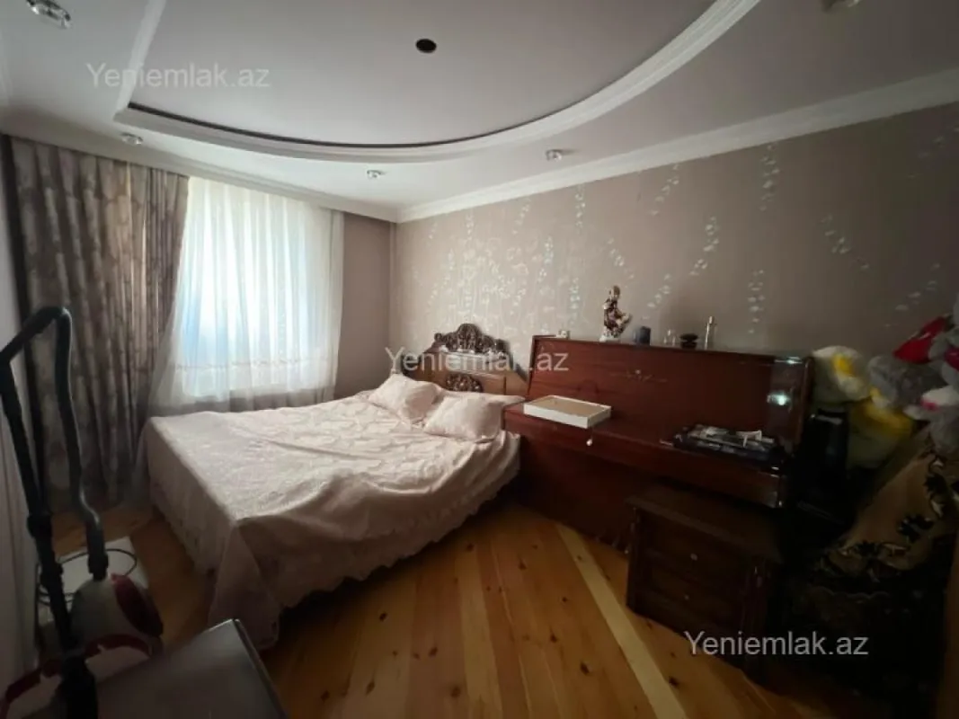 Satılır 4 otaqlı köhnə tikili 90 m²