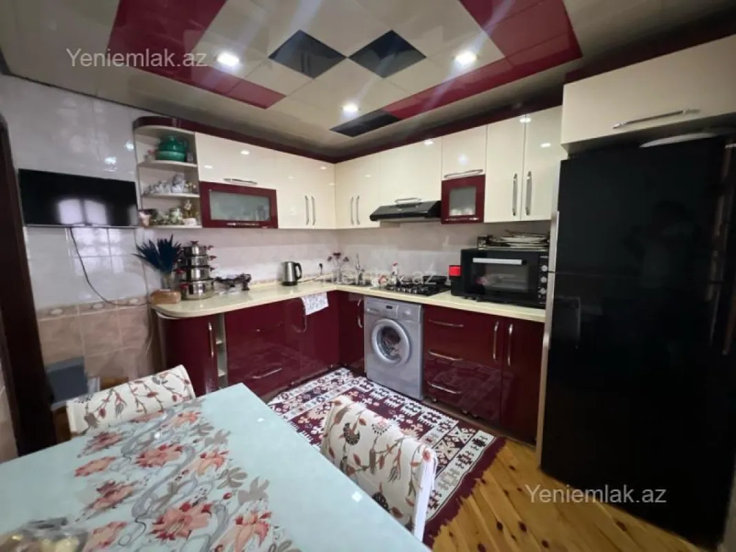 Satılır 4 otaqlı köhnə tikili 90 m²