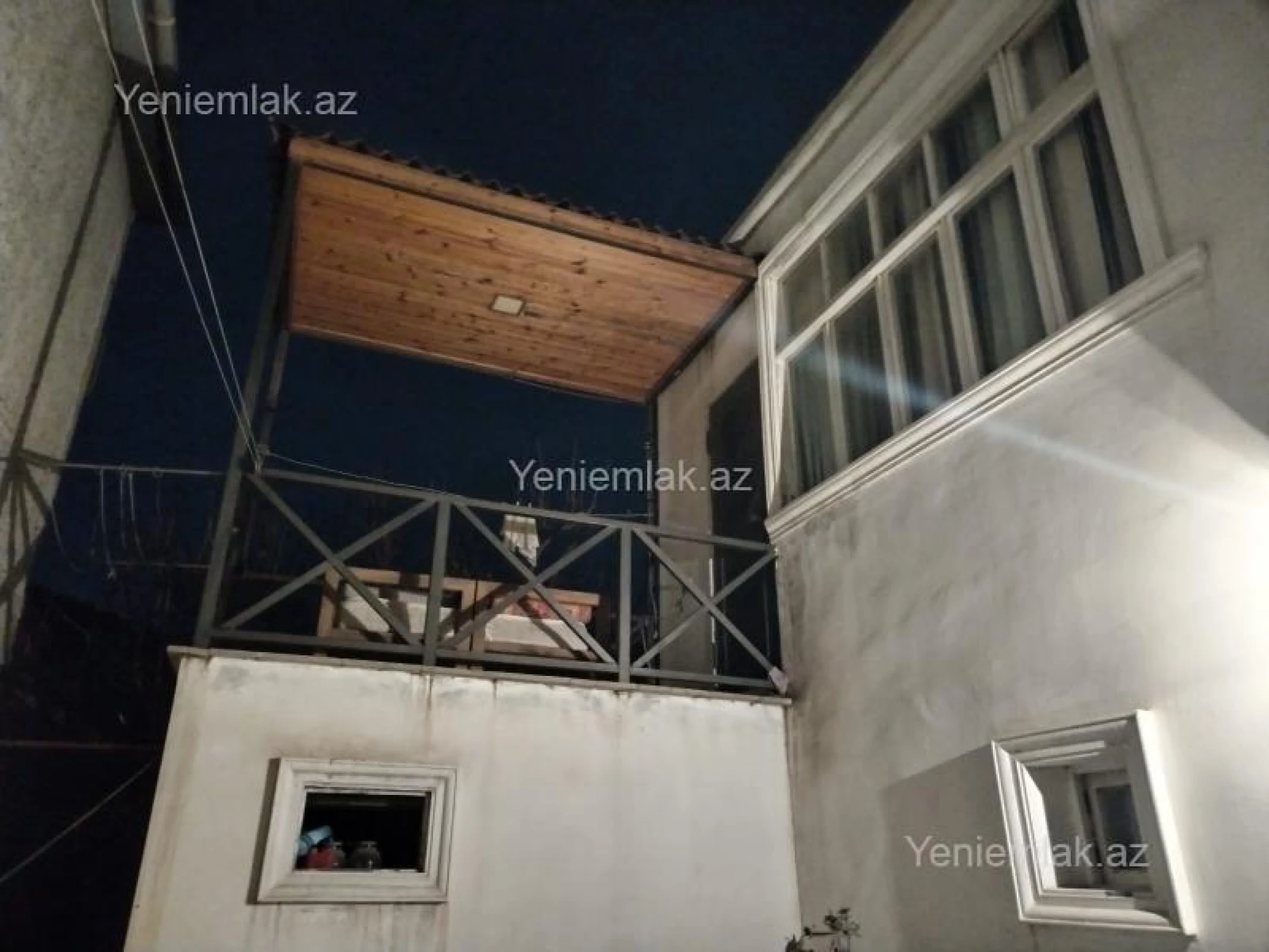 Satılır 7 otaqlı həyət evi 242 m²