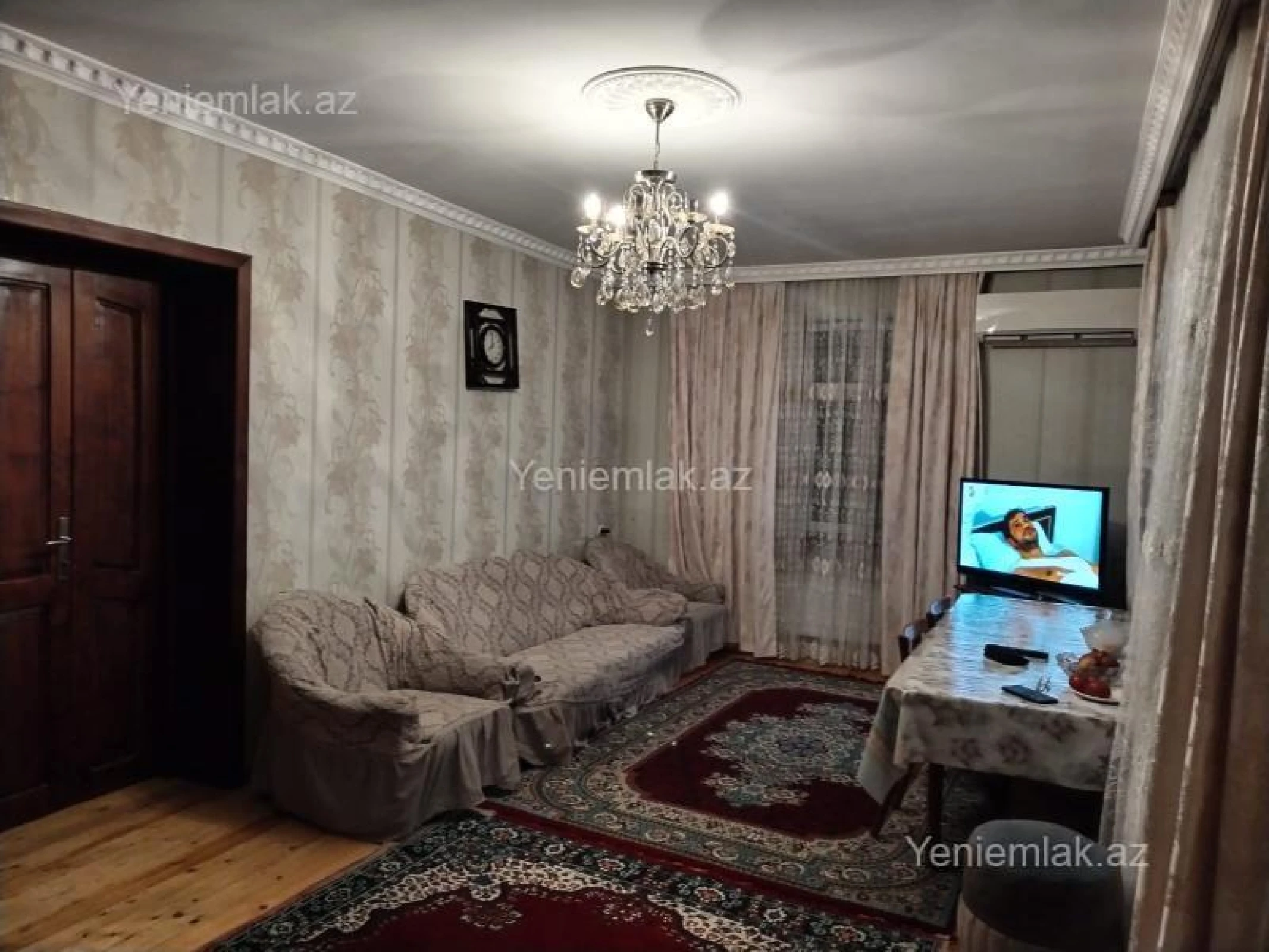 Satılır 7 otaqlı həyət evi 242 m²