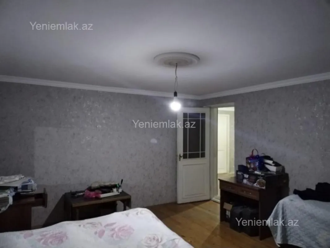 Satılır 7 otaqlı həyət evi 242 m²