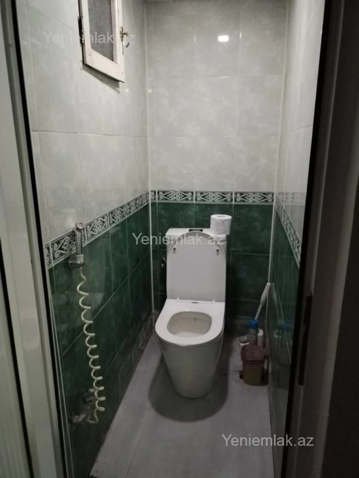 Satılır 7 otaqlı həyət evi 242 m²