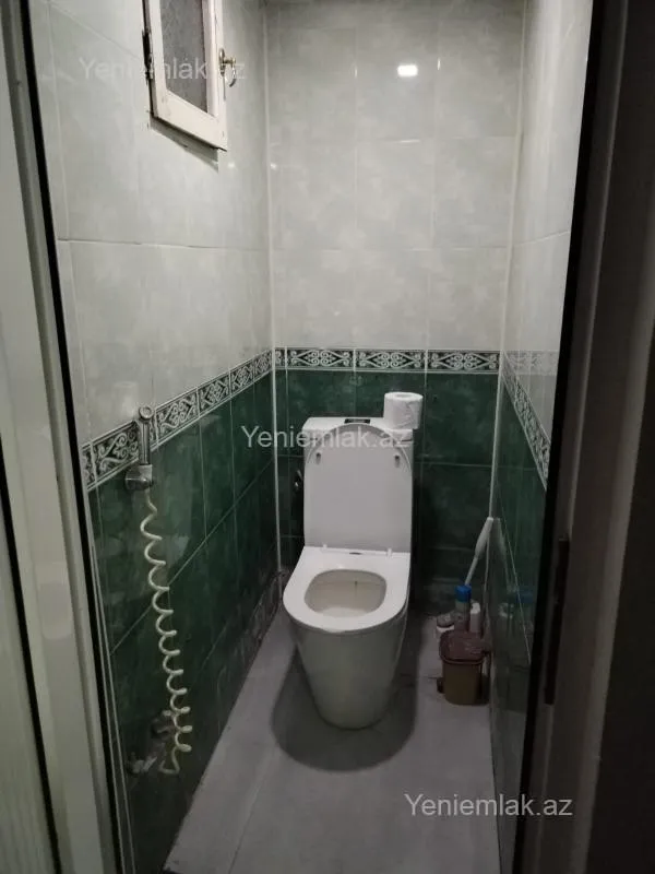 Satılır 7 otaqlı həyət evi 242 m²