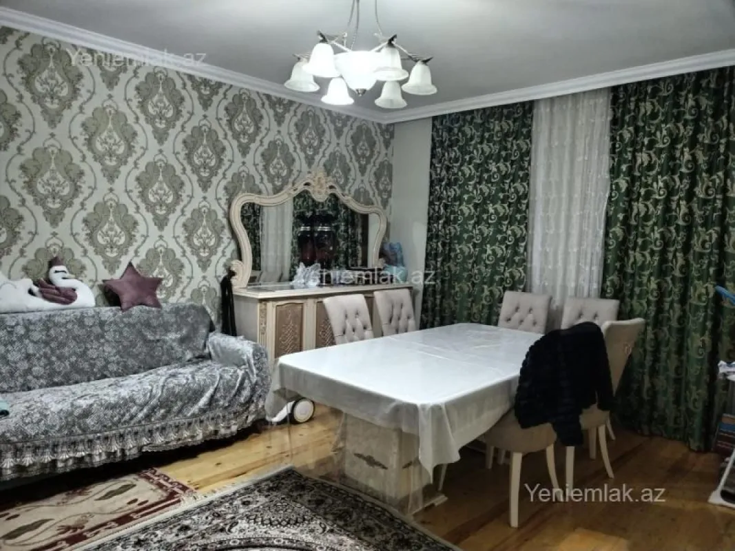 Satılır 7 otaqlı həyət evi 242 m²