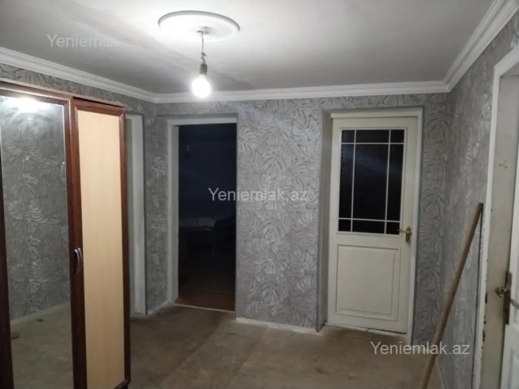 Satılır 7 otaqlı həyət evi 242 m²