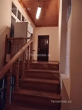 Satılır 7 otaqlı həyət evi 242 m²
