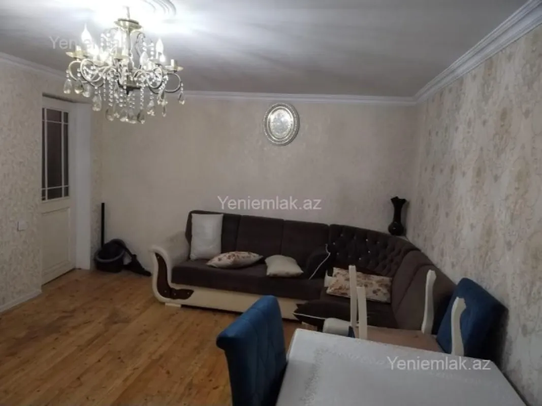 Satılır 7 otaqlı həyət evi 242 m²