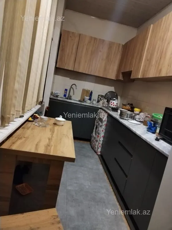 Satılır 7 otaqlı həyət evi 242 m²