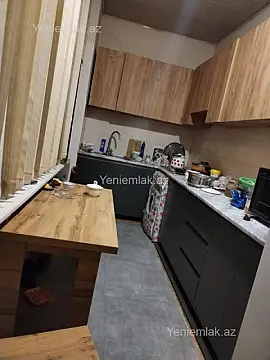 Satılır 7 otaqlı həyət evi 242 m²