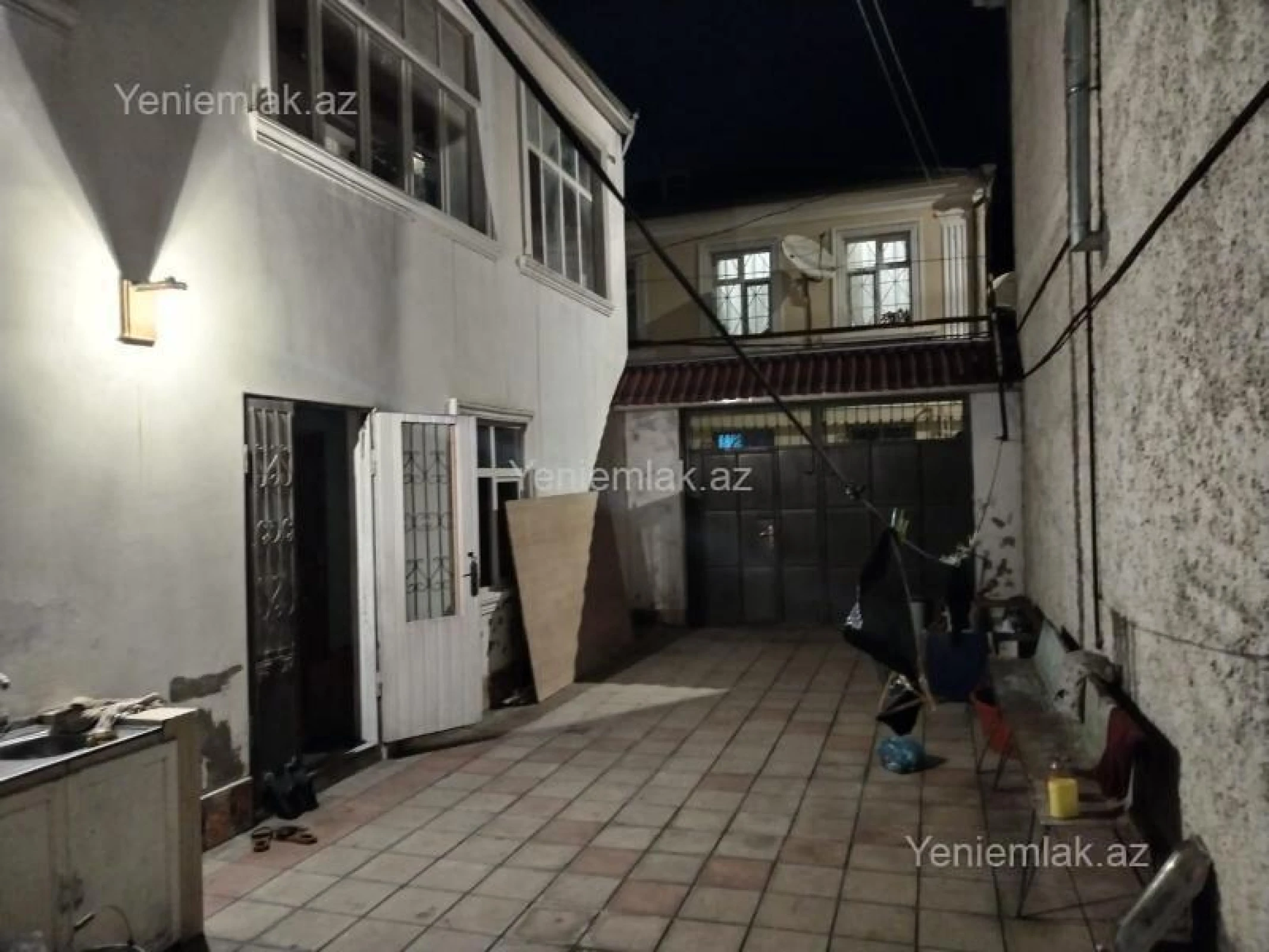 Satılır 7 otaqlı həyət evi 242 m²